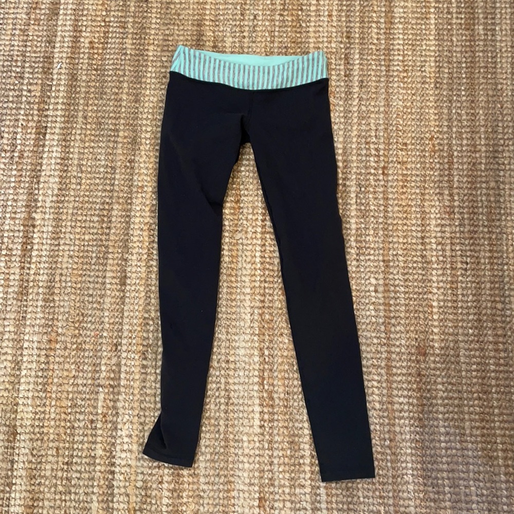 Ivivva leggings with blue band
